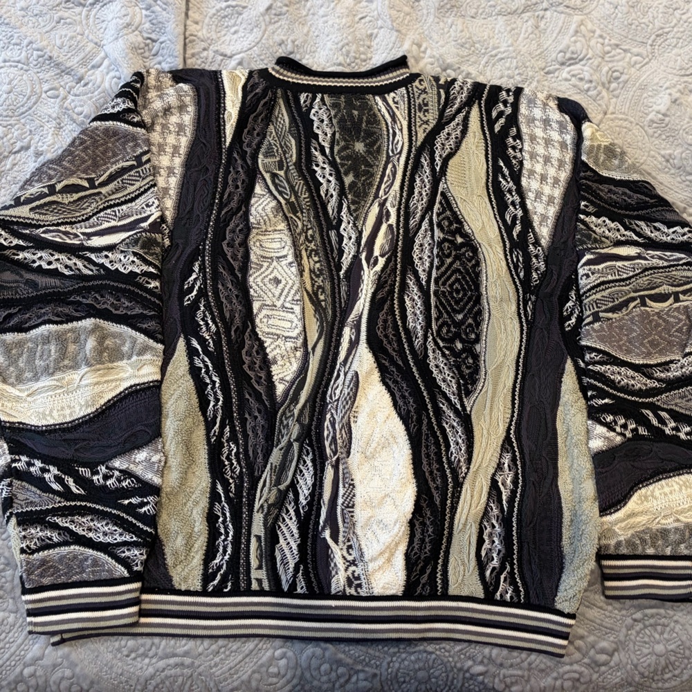 COOGI Black and Cream Textured Crewneck Sweater - Picture 11 of 12